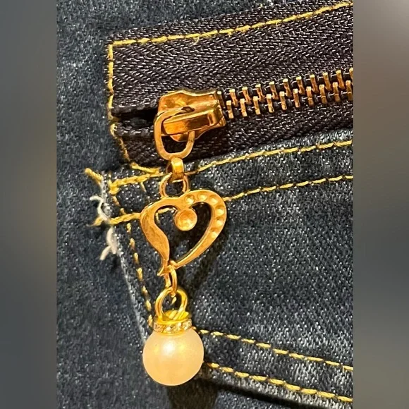 Women's Denim Vest with Zipper Pockets, Size Medium - Picture 3 of 5